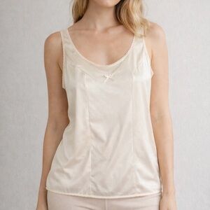 Vassarette Camisole Medium EUC | Classic Lingerie Layering Top